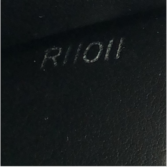 Louis Vuitton Taiga Robusto Black Briefcase Laptop Bag - Picture 11 of 16